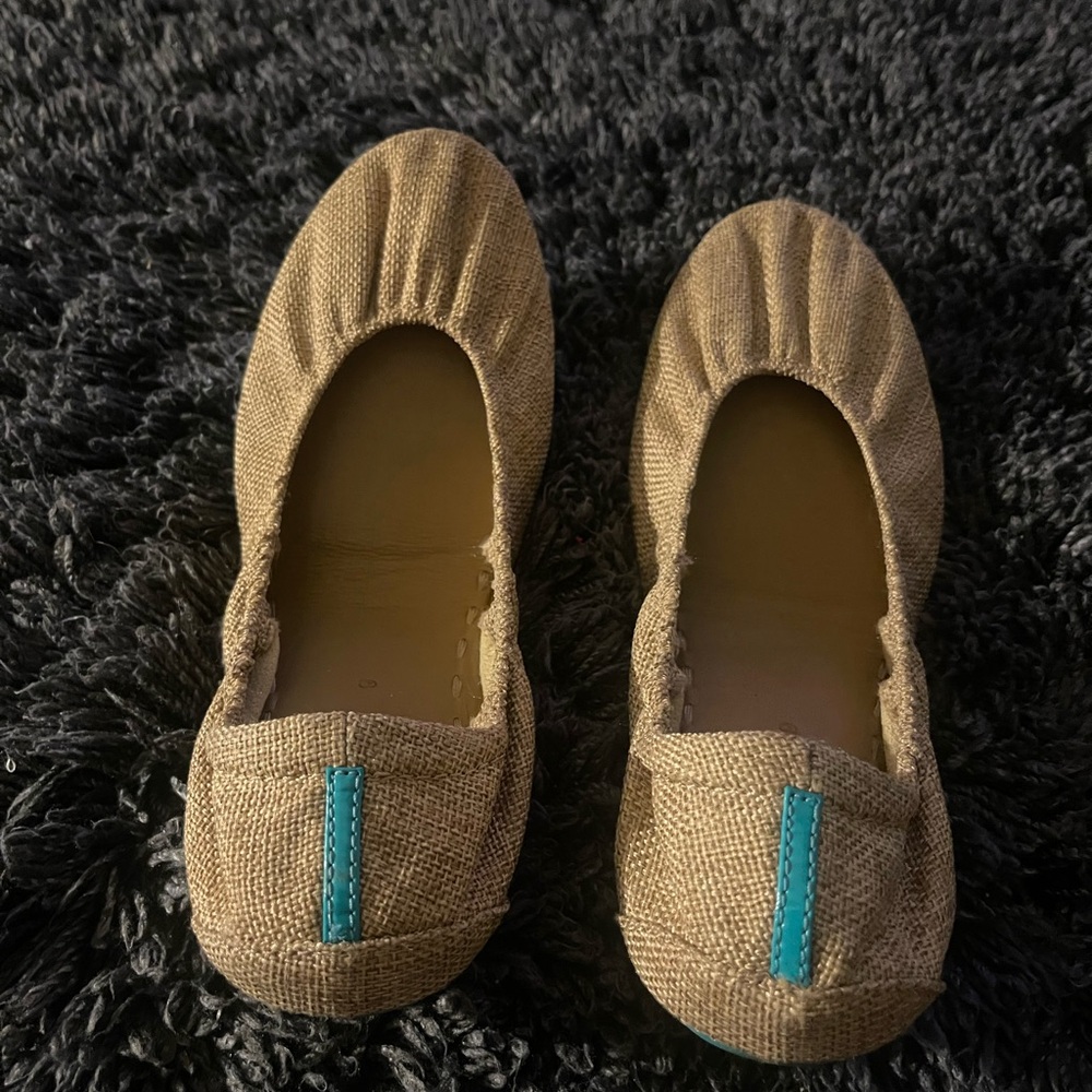 Tieks . Wheat color